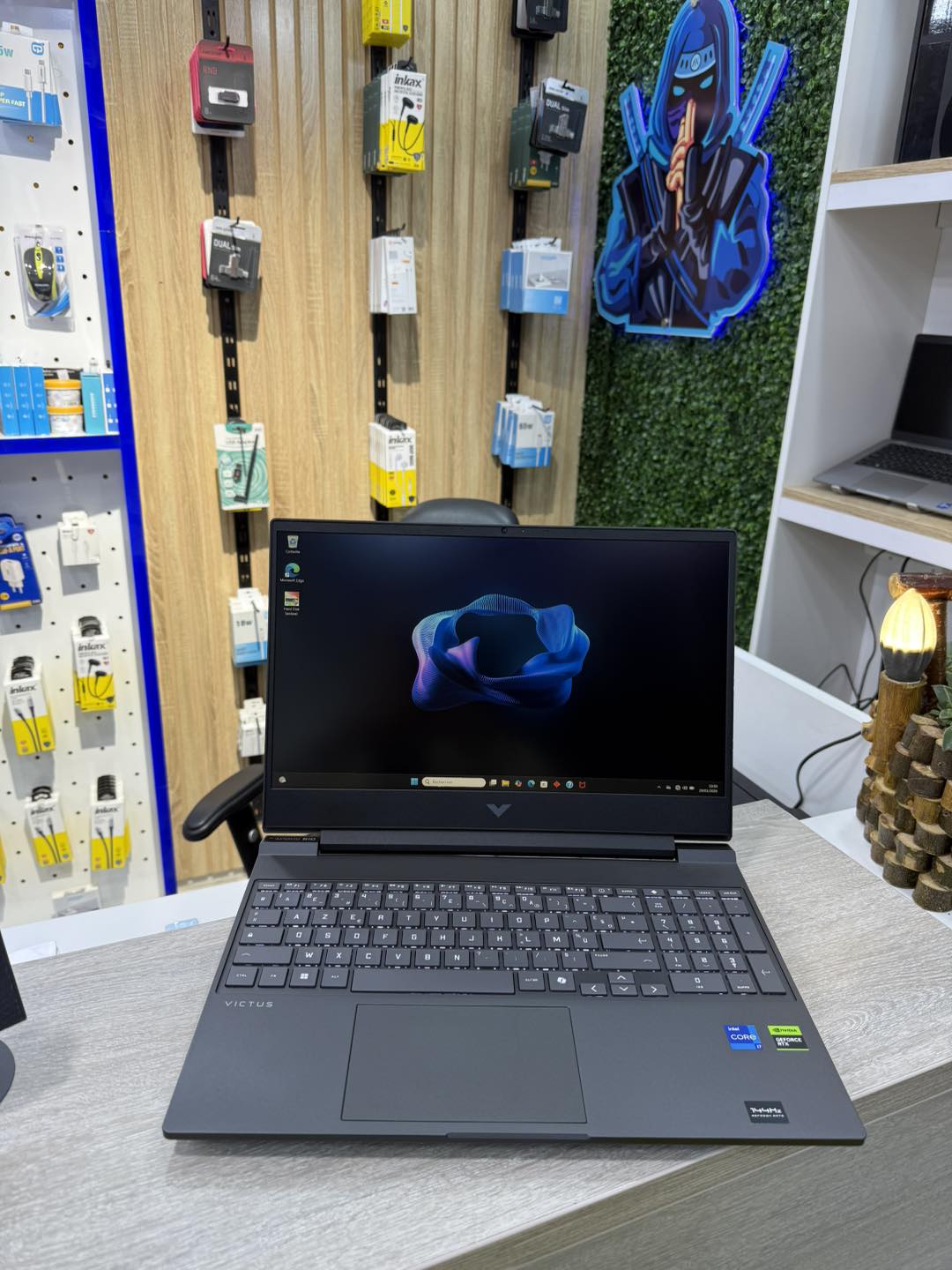 HP Victus — Core i7-13eme