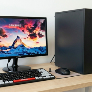 PC de Bureau AFRICANET / Pentium Silver J5040 / 8 Go DDR4 / 128 Gb SSD + 500 Gb HDD / ECRAN 22 POUCE